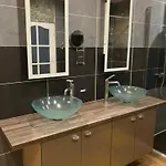 Amis Wine House A Pomerol, A Cote De Saint-emilion Bed & Breakfast