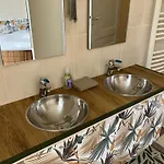 Amis Wine House A Pomerol, A Cote De Saint-emilion Bed and Breakfast Pomerol