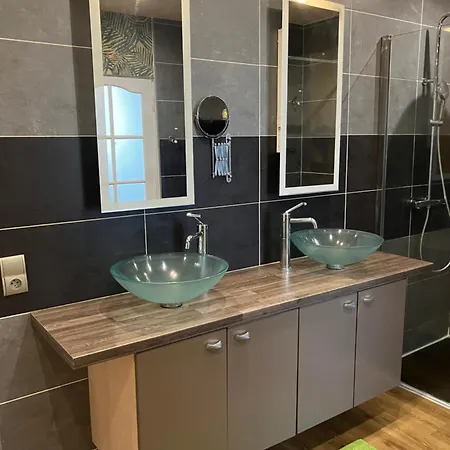 Amis Wine House Bed & Breakfast