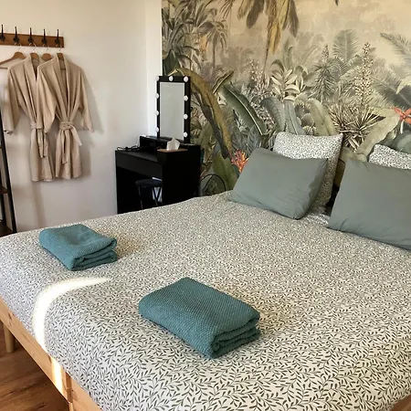 Amis Wine House - A 5 Min De Saint-emilion Bed & Breakfast *
