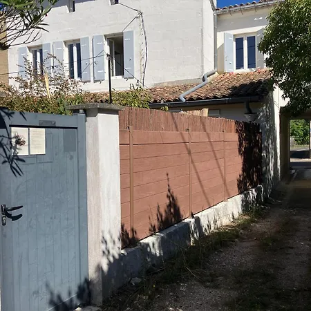 Bed & Breakfast Amis Wine House - A 5 Min De Saint-emilion Pomerol